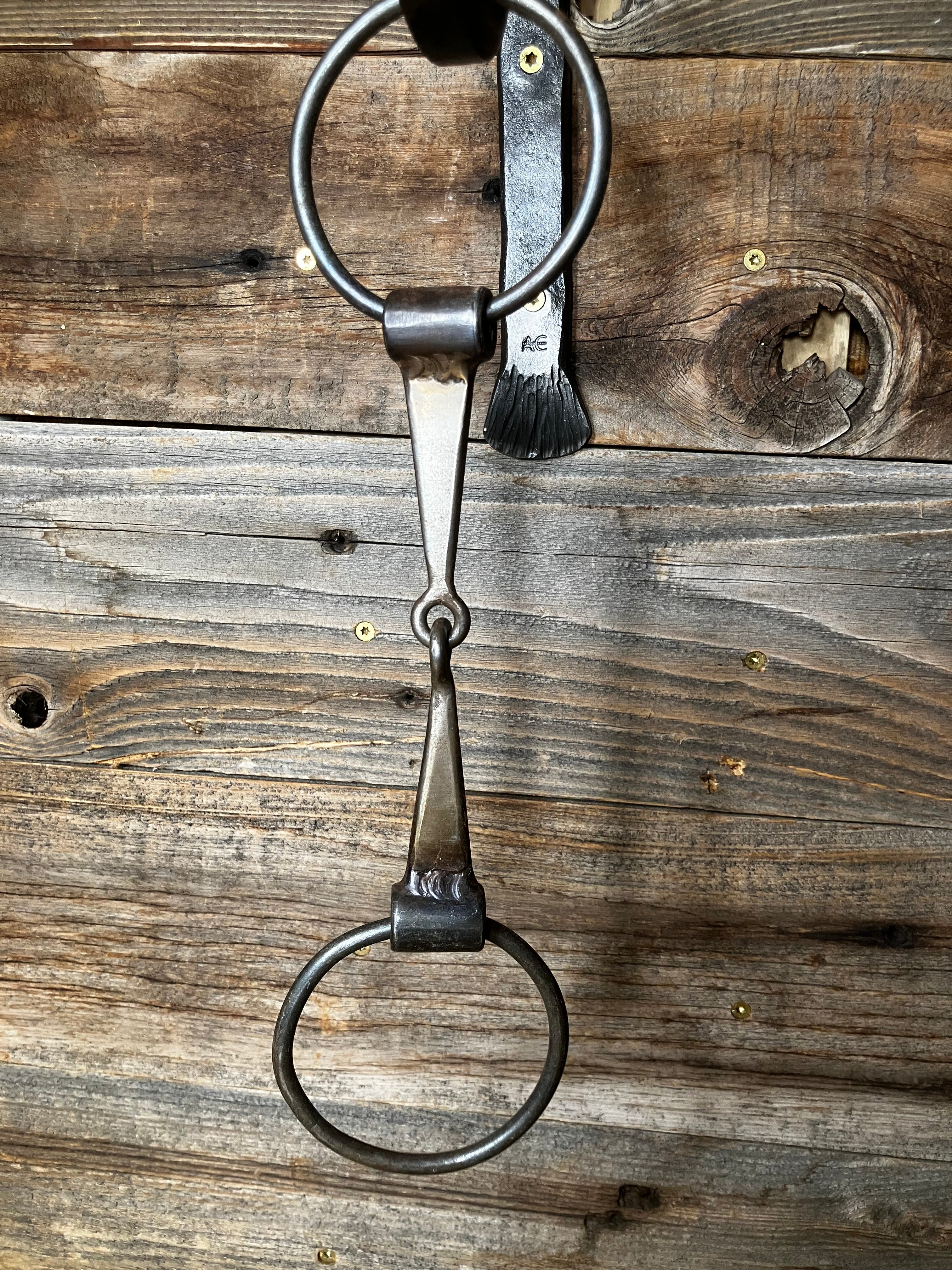 Flat triangle snaffle