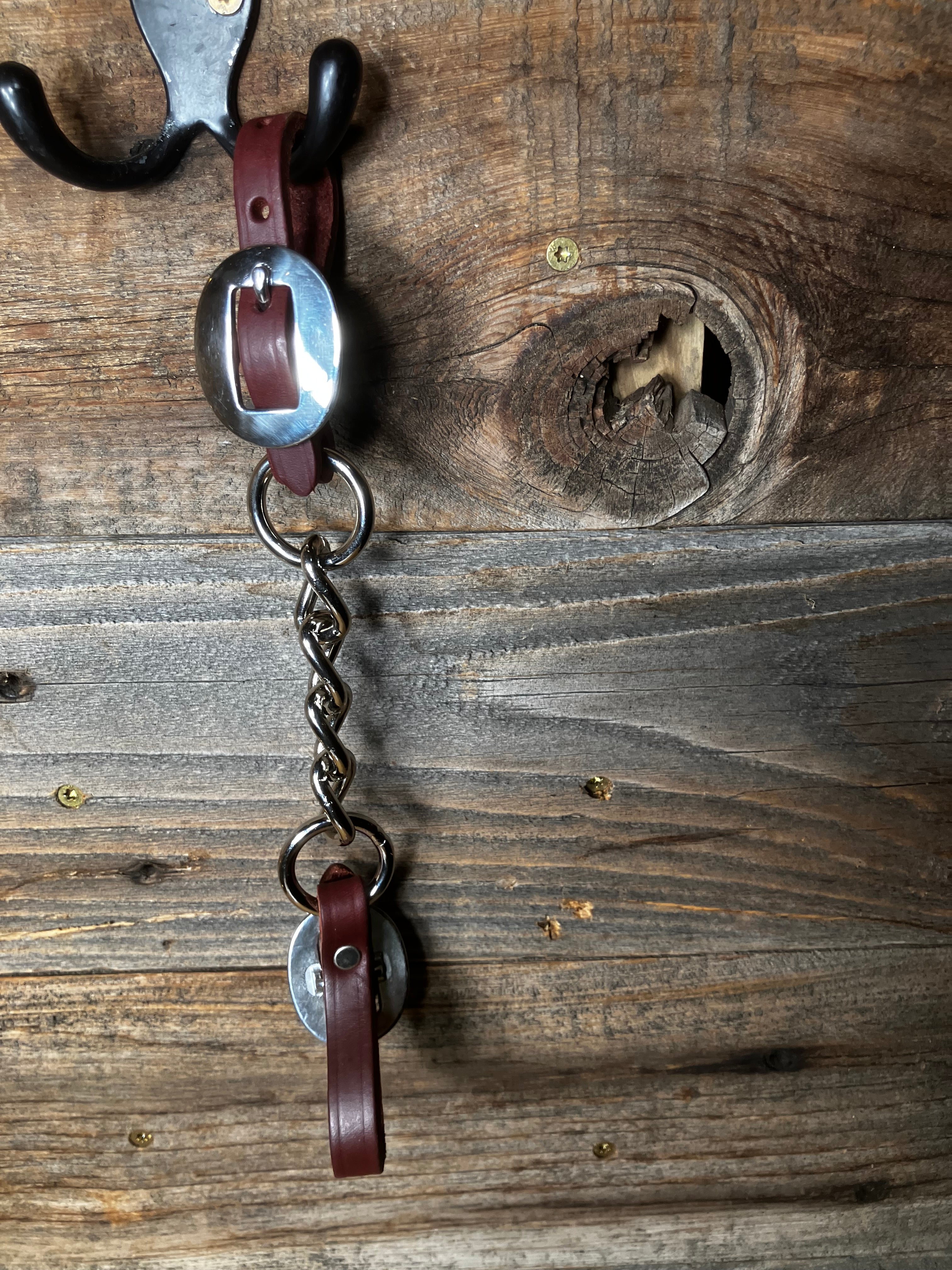 Latigo metal chain link