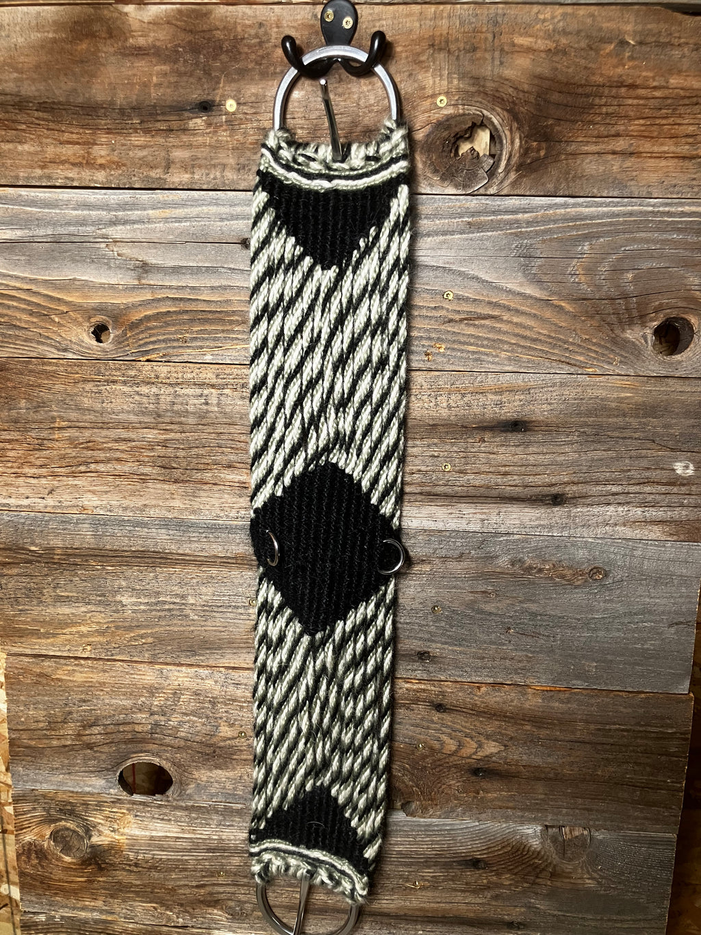 Green, black, and white cinch