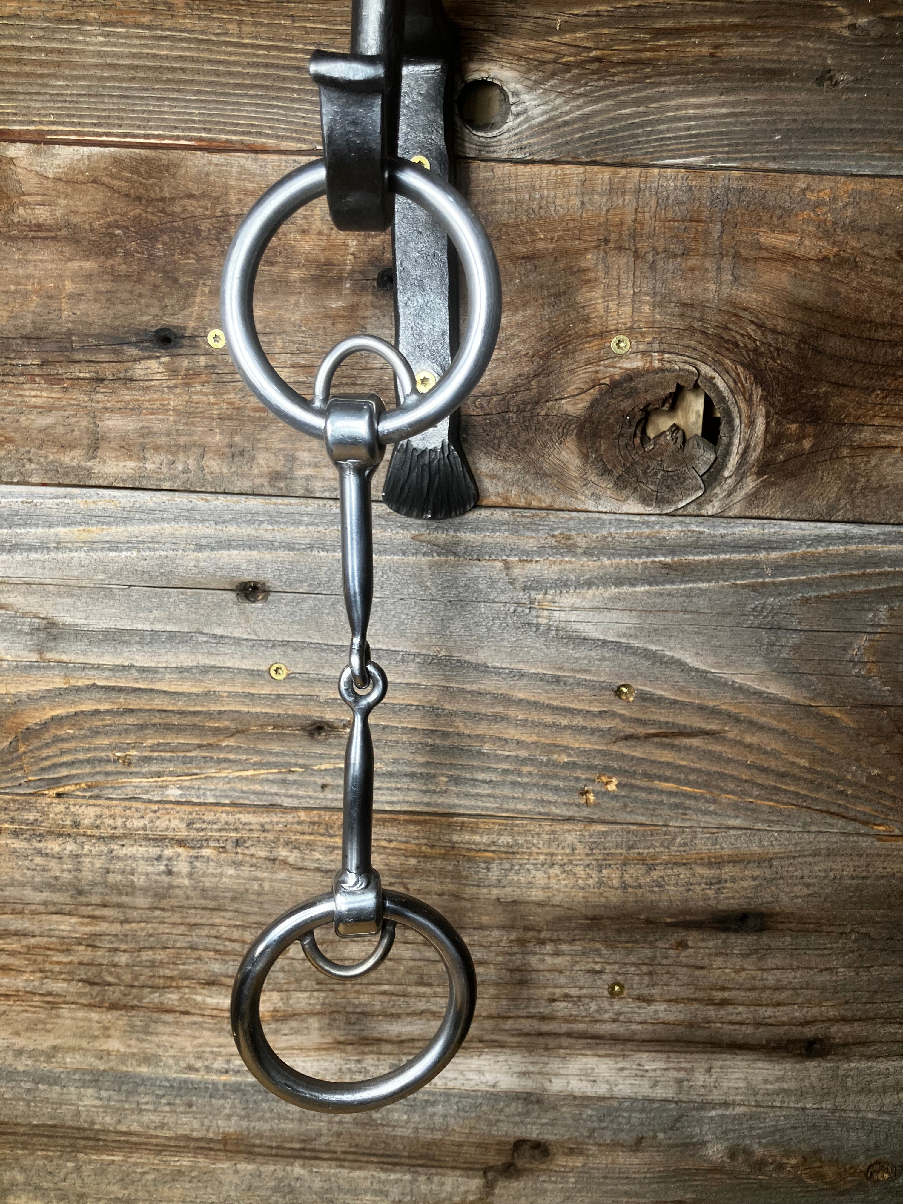 Locked ring straight smooth snaffle