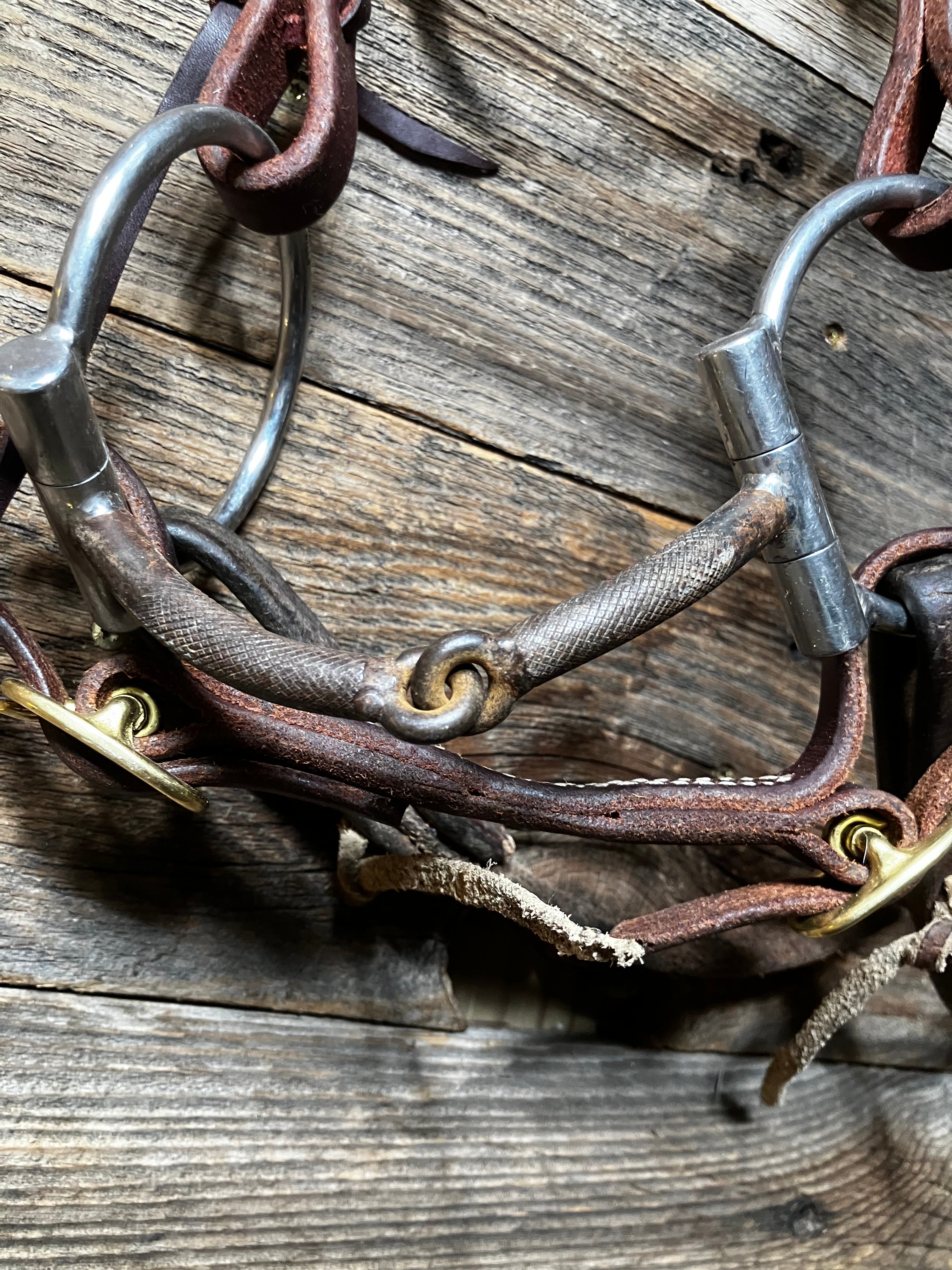 Knurled snaffle
