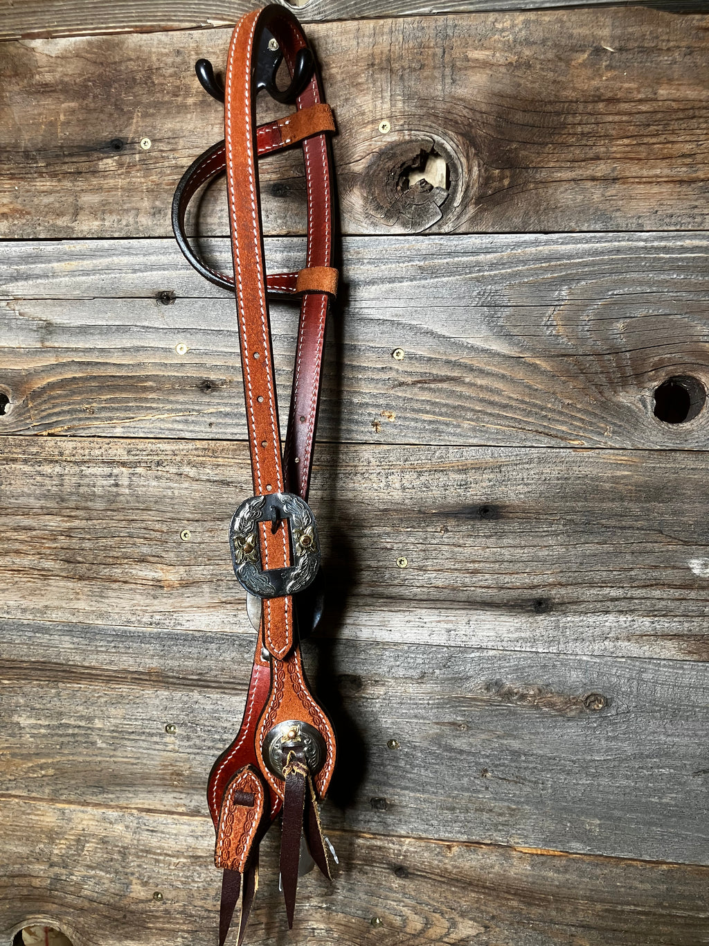 Roughout flower buckle